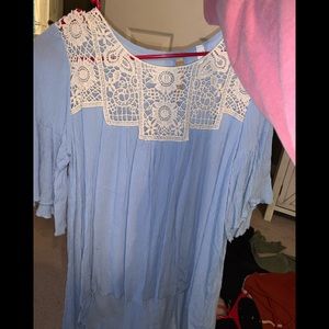 Mid-Sleeve, light blue shirt